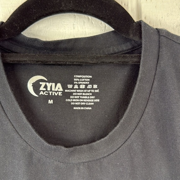Zyia Active Women’s Size Medium Black Tank Top w/White Moon and Mountain Graphic - Picture 3 of 9
